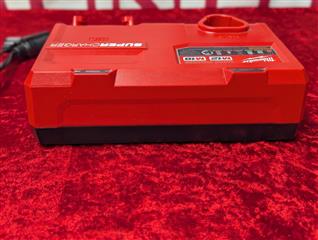 Milwaukee 48-59-1811 M18 & M12 Super Charger Fantastic Condition!